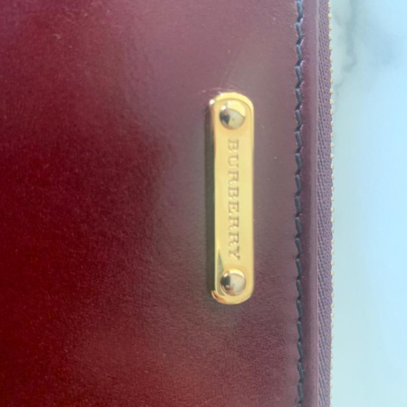 Burberry Authentic NWT and Box Zip Round Wallet - Picture 9 of 14